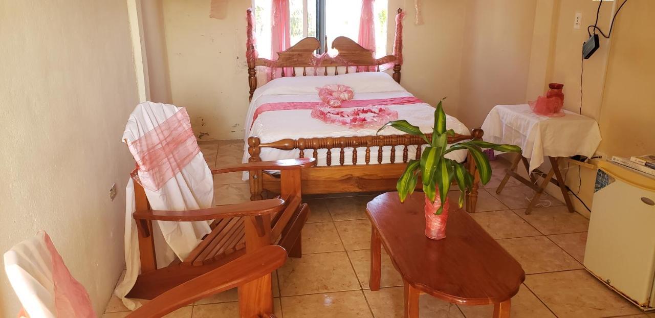 Pal'S On The Beach - Dangriga, Belize Ngoại thất bức ảnh