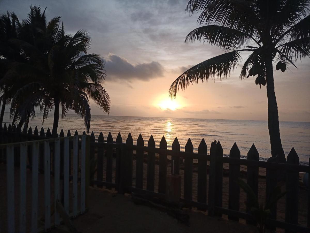 Pal'S On The Beach - Dangriga, Belize Ngoại thất bức ảnh